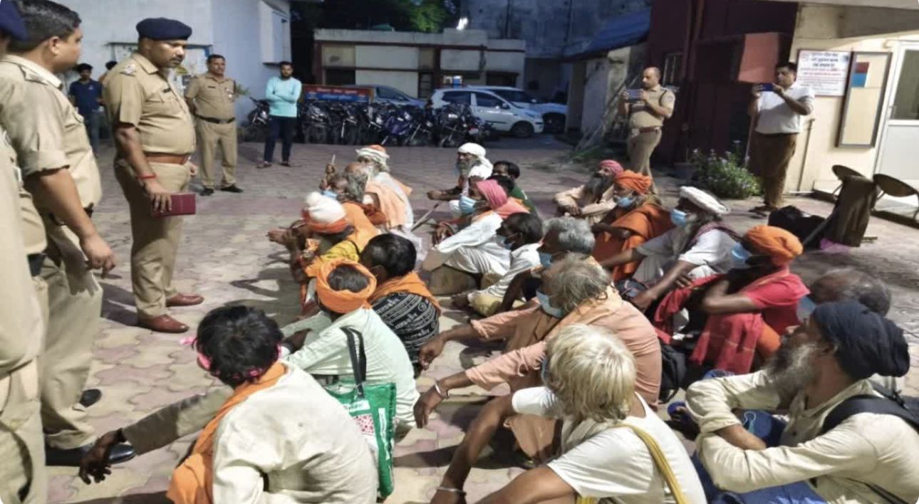Image for उत्तराखंड: ऑपरेशन कालनेमि के तहत हरिद्वार पुलिस की बड़ी कार्रवाई, 44 फर्जी बाबाओं की गिरफ्तारी